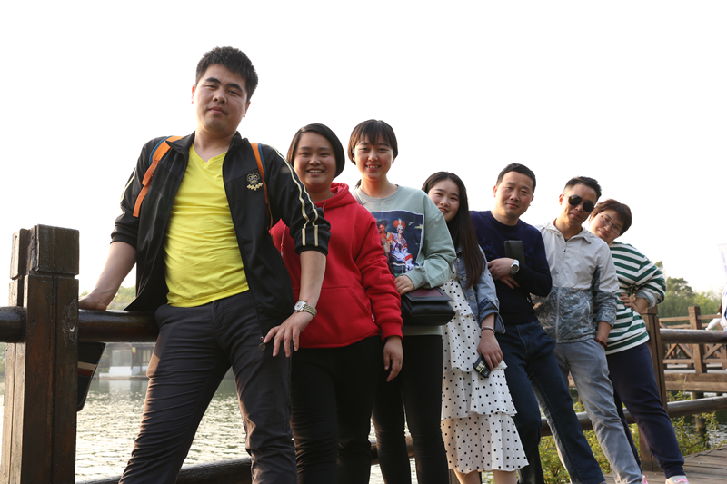 團隊合照姿勢要帥